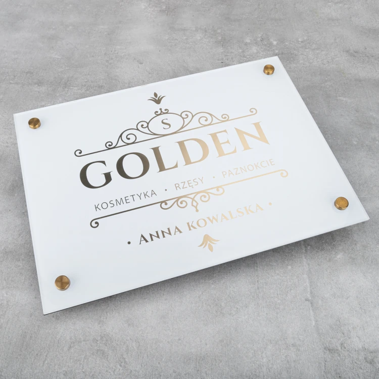 Szyld reklamowy - biała tablica ze złotymi literami - wym. 297x210mm (A4) - SZUV035