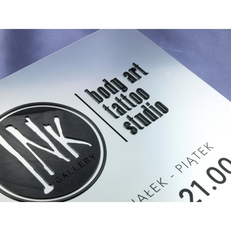 SZYLD FIRMOWY z WYPUKŁYM LOGO i GODZINAMI OTWARCIA - srebrny - SZ061 - wymiary 315x254mm