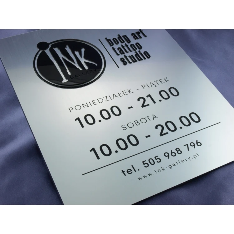 SZYLD FIRMOWY z WYPUKŁYM LOGO i GODZINAMI OTWARCIA - srebrny - SZ061 - wymiary 315x254mm