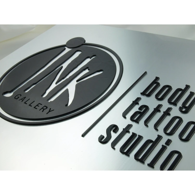SZYLD FIRMOWY z WYPUKŁYM LOGO - srebrny - SZ062 - wymiary 297x210mm (A4)