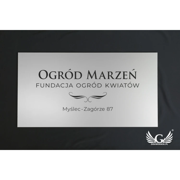 Szyld firmowy - srebrny matowy laminat grawerski - wym. 800x440mm - SZ115