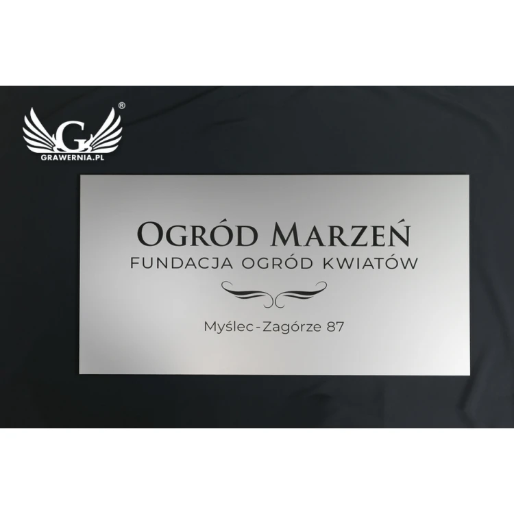 Szyld firmowy - srebrny matowy laminat grawerski - wym. 800x440mm - SZ115