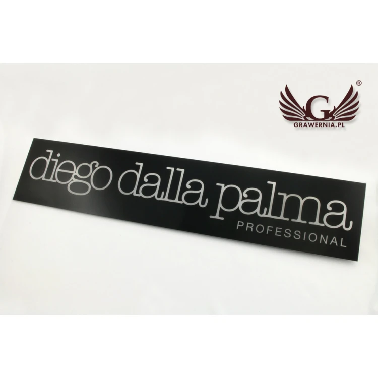 Szyld firmowy czarny z przezroczystym logo - SZ090 - wym. 623x130mm