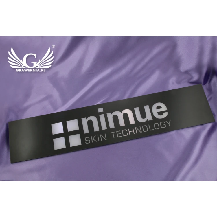 Szyld firmowy czarny z przezroczystym logo - SZ090 - wym. 623x130mm