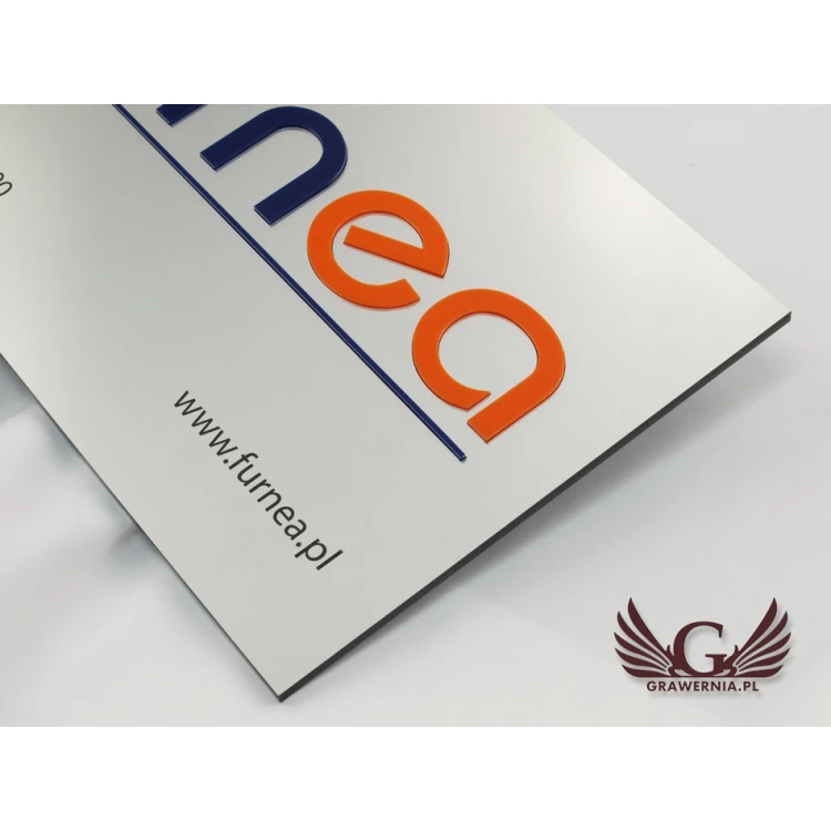 SZYLD FIRMOWY z WYPUKŁYM LOGO - srebrny - SZ067 - wymiary 300x179mm