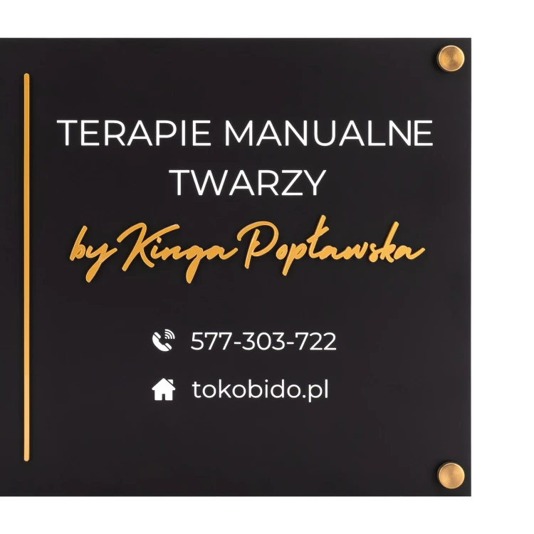 Szyld firmowy z wypukłym logo - czarny laminat z białym grawerem - wym. 297x210mm - SZ182