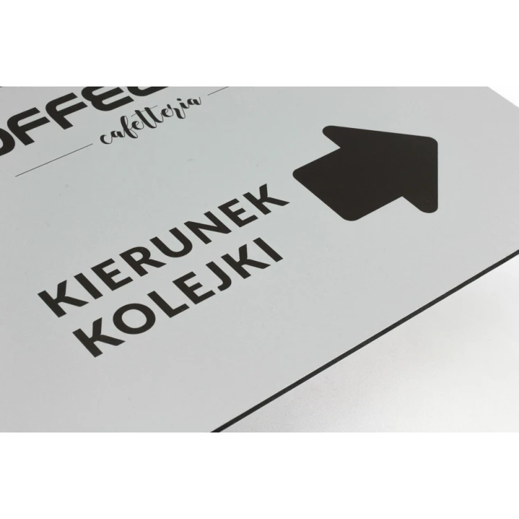 Szyld informacyjny - kierunek kolejki - wym. 210x297mm (A4) - DIBOND MAT 3mm - druk UV - SZUV010