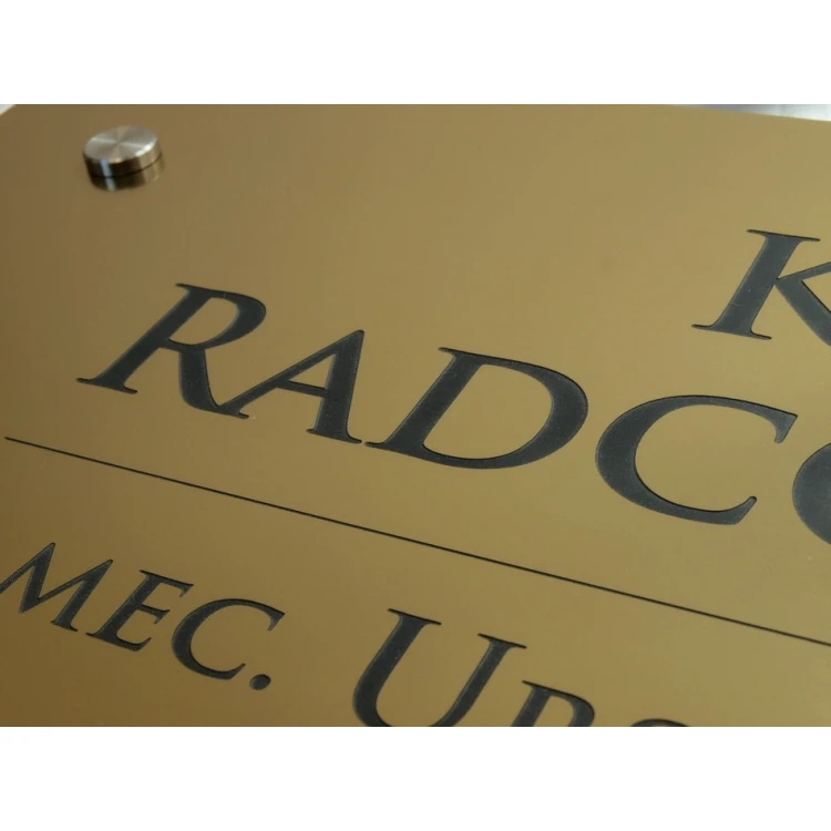 SZYLD KANCELARIE RADCÓW PRAWNYCH - złoty szczotkowany błyszczący laminat - SZ054 - wym. 680x440mm