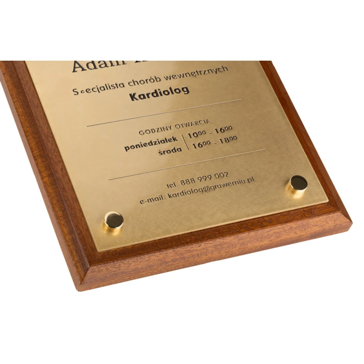 Szyld mosiężny grawerowany PREMIUM na podkładzie z drewna egzotycznego - grawer CNC, czerniony, lakierowany - wym. 340x240mm - TAB343