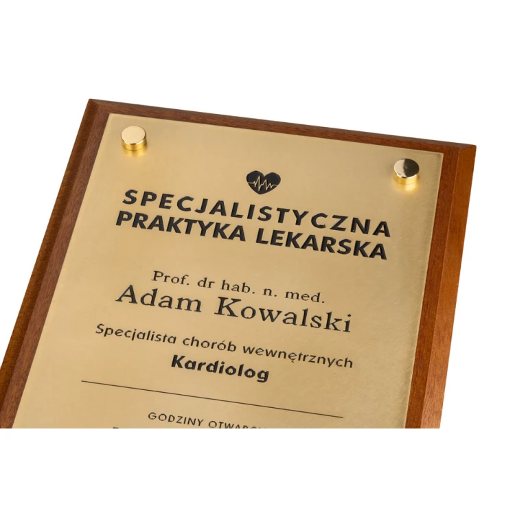 Szyld mosiężny grawerowany PREMIUM na podkładzie z drewna egzotycznego - grawer CNC, czerniony, lakierowany - wym. 340x240mm - TAB343