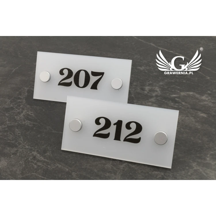 Szyld przydrzwiowy szroniony - numeracja pomieszczeń - wym. 100x50mm - SPD020
