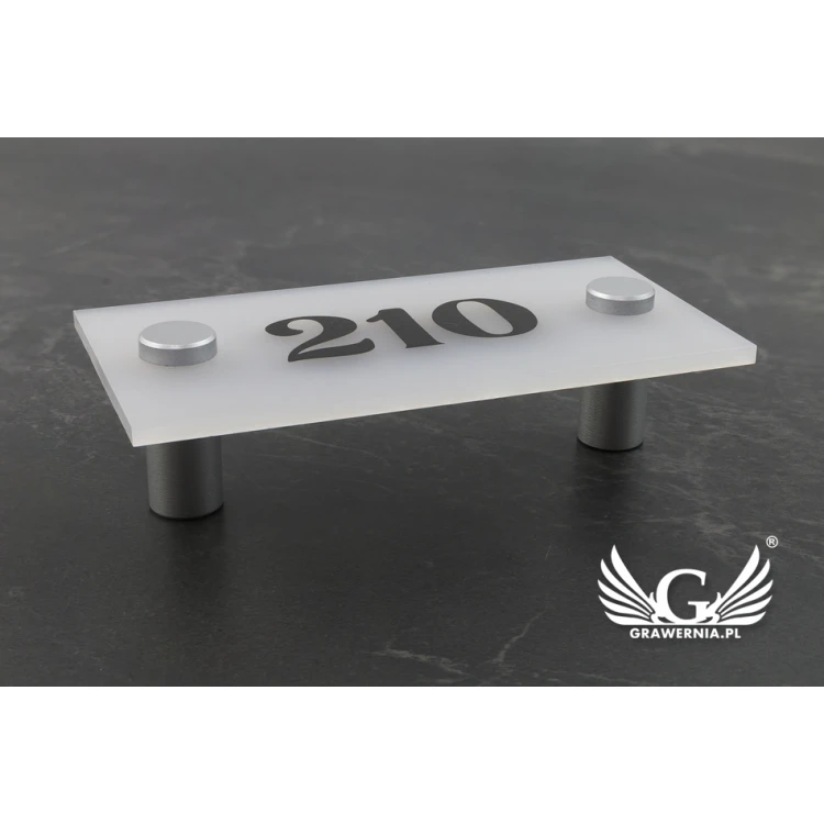 Szyld przydrzwiowy szroniony - numeracja pomieszczeń - wym. 100x50mm - SPD020