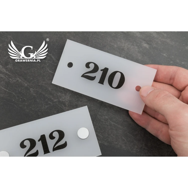 Szyld przydrzwiowy szroniony - numeracja pomieszczeń - wym. 100x50mm - SPD020