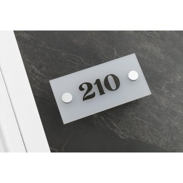Szyld przydrzwiowy szroniony - numeracja pomieszczeń - wym. 100x50mm - SPD020