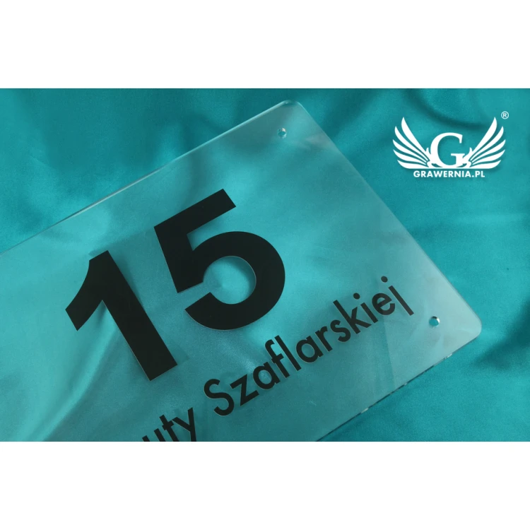 Szyld z numerem domu - plexi bezbarwna gr. 5mm -  druk UV - SZ096 - wym. 400x300mm 