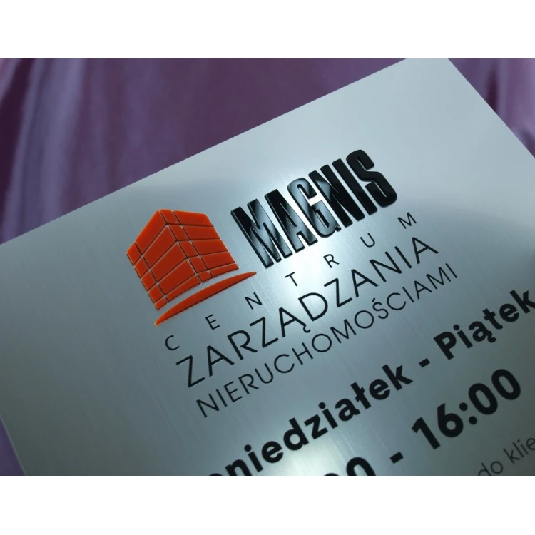 Szyld z wypukłym logo - SZ038 - wym. 275x250mm