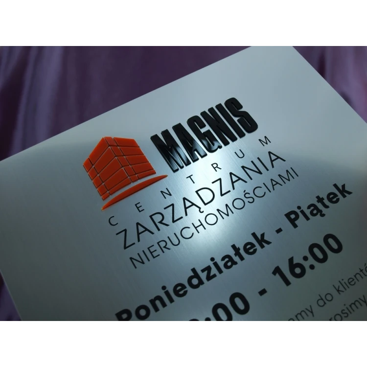 Szyld z wypukłym logo - SZ038 - wym. 275x250mm