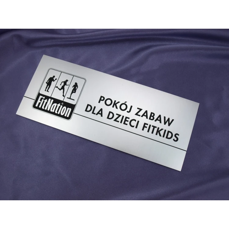 Szyldy z nazwami pomieszczeń i logotypem - 29x12cm - rogi prostokątne