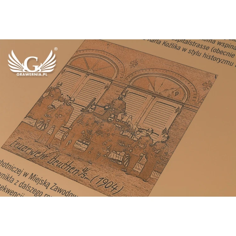 Tablica grawerowana pamiątkowa z fotografią - laminat exterior - wym. 470x680mm - TAB112