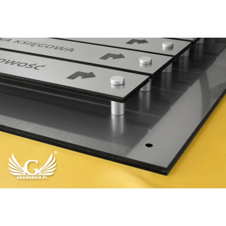 Tablica informacyjna na dystansach - grawerowana laserem - wym: 800x440mm - TAB058