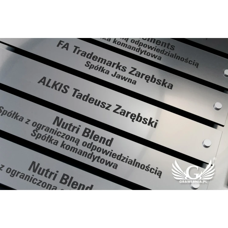 Tablica informacyjna na dystansach - grawerowana laserem - wym: 880x598mm - TAB099