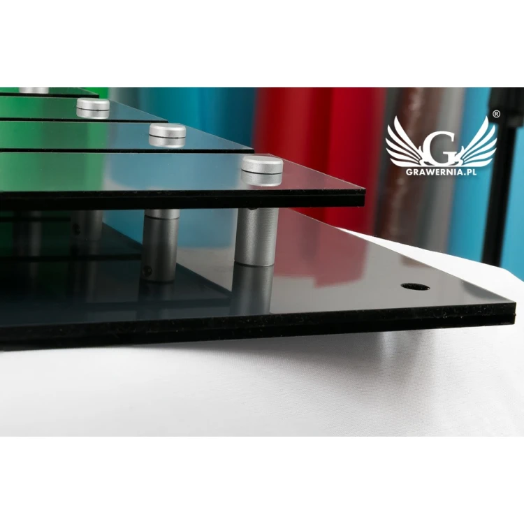 Tablica informacyjna na dystansach - grawerowana laserem - wym: 880x598mm - TAB099