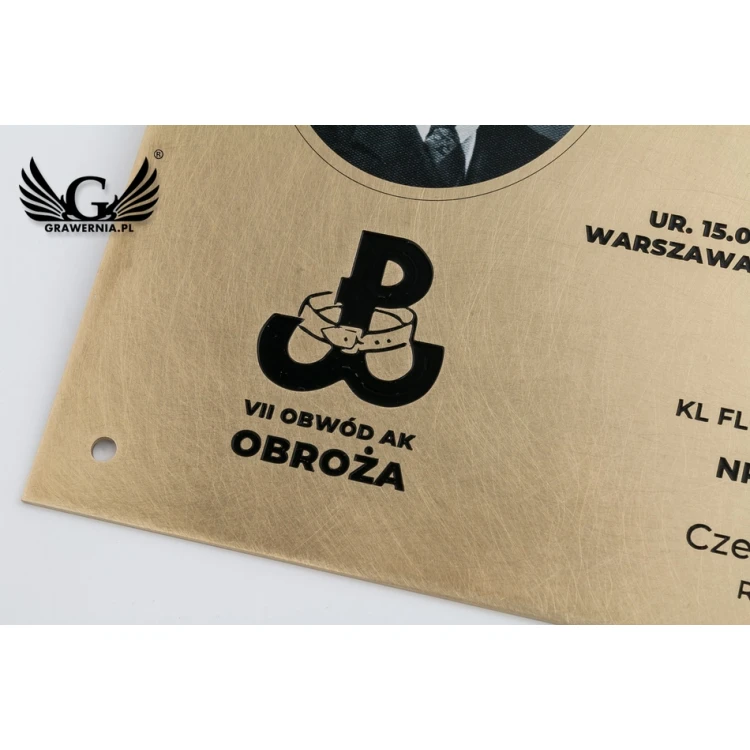 Tablica pamiątkowa z fotografią  - mosiądz szczotkowany i lakierowany - wym. 300x210mm - TAB076 