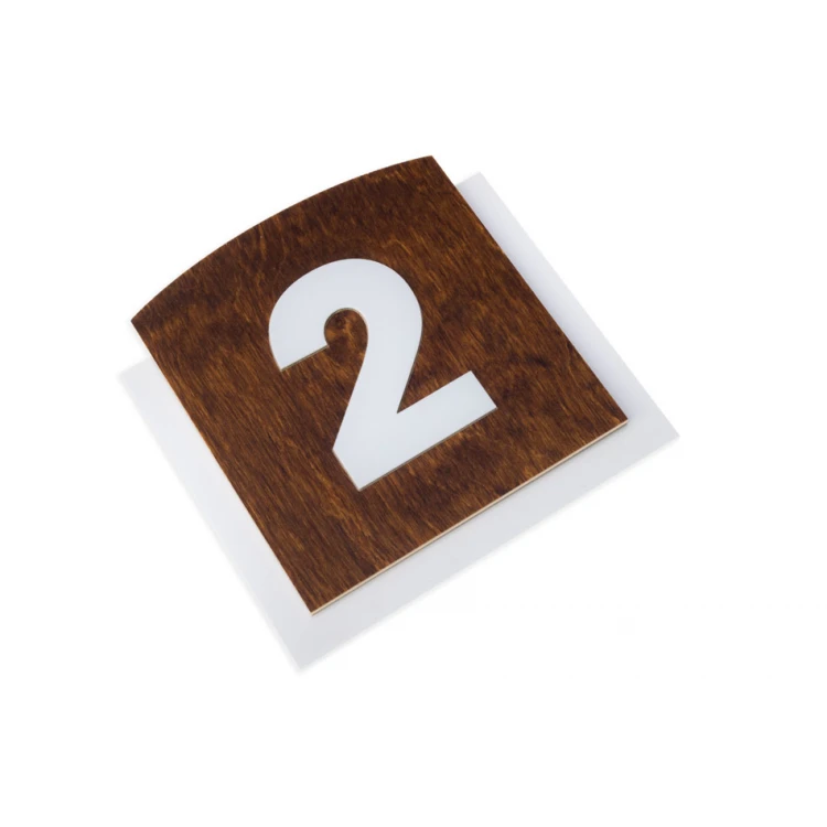 Tabliczka drewniana z wypukłą numeracją - wym: 120x118mm - TAB445