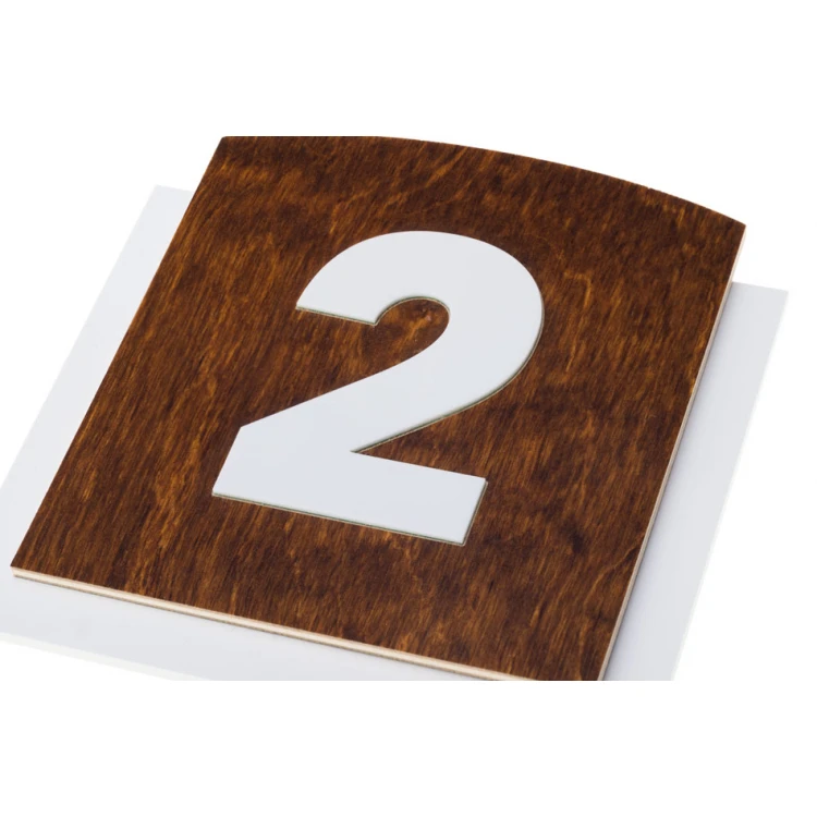 Tabliczka drewniana z wypukłą numeracją - wym: 120x118mm - TAB445