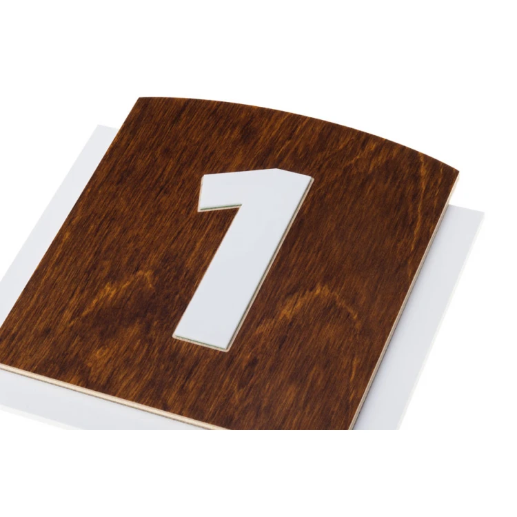 Tabliczka drewniana z wypukłą numeracją - wym: 120x118mm - TAB445