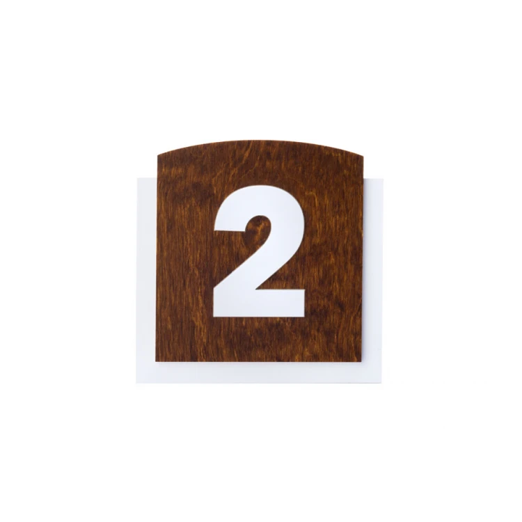 Tabliczka drewniana z wypukłą numeracją - wym: 120x118mm - TAB445