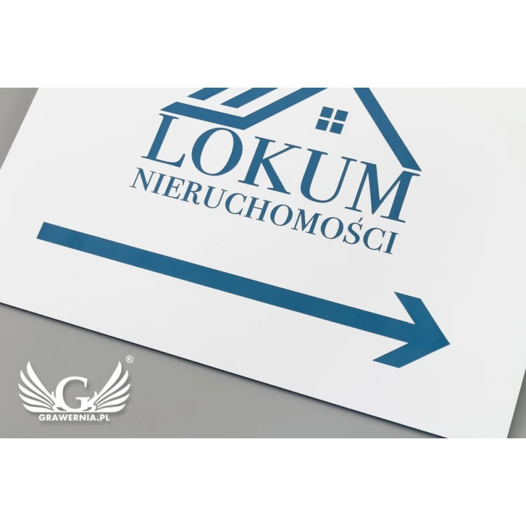 Tabliczka kierunkowa z logotypem firmy - wym. 210x148mm (A5) - biały laminat z kolorowym grawerem - TAB090