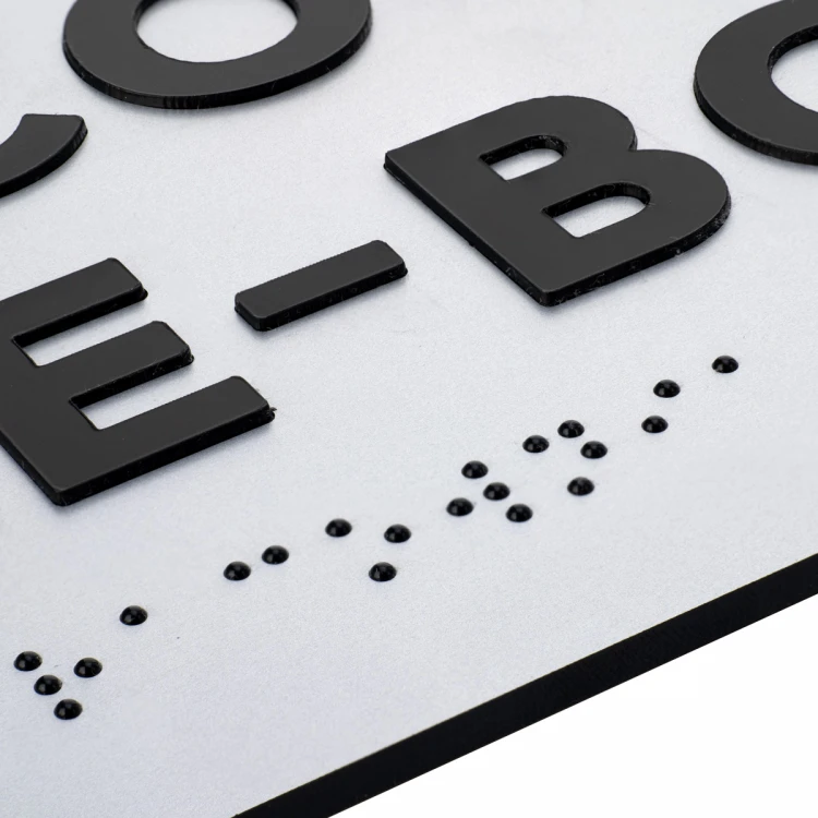 Tabliczka z wypukłymi literami i pismem Braille'a - laminat srebrny - wym. 295x100mm - TAB498