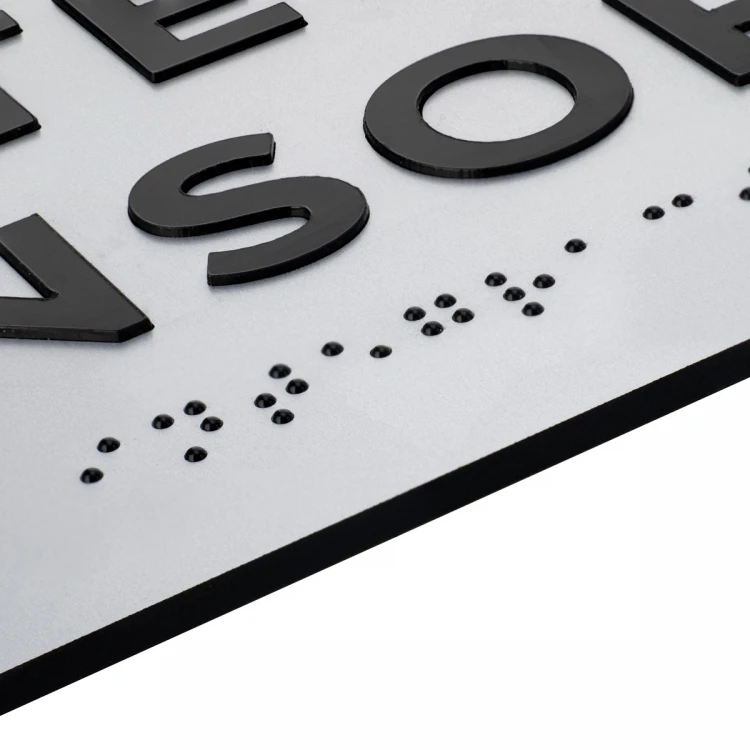 Tabliczka z wypukłymi literami i pismem Braille'a - laminat srebrny - wym. 295x100mm - TAB499