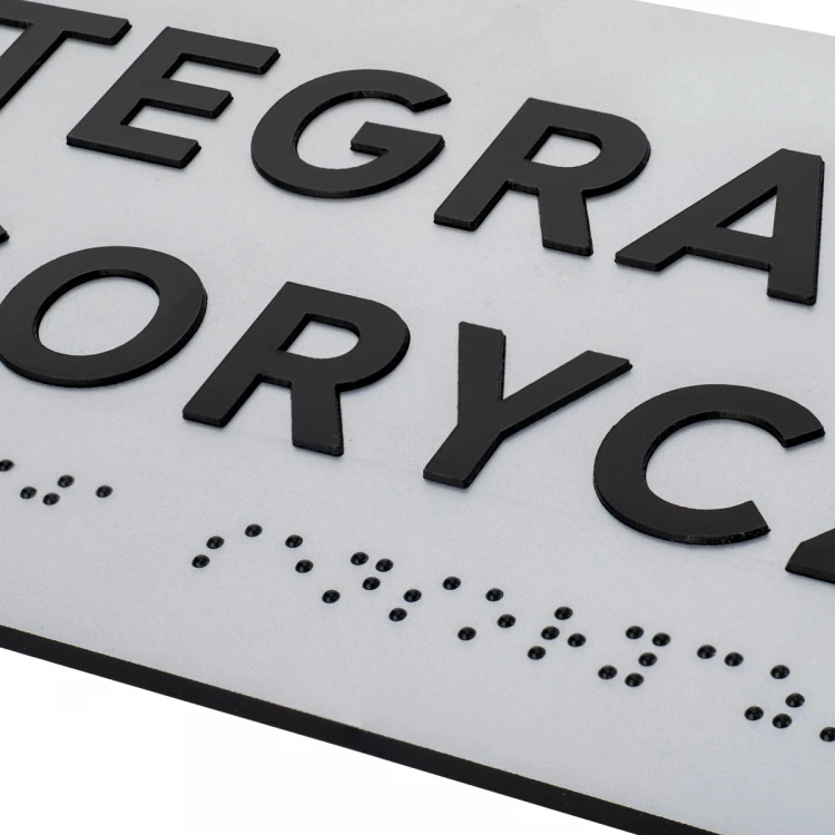 Tabliczka z wypukłymi literami i pismem Braille'a - laminat srebrny - wym. 295x100mm - TAB499