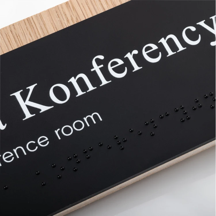 Tabliczka z dowolnym tekstem i pismem Braille'a - płyta fornirowana dąb i akryl czarny mat - wym. 200x80mm - TAB490