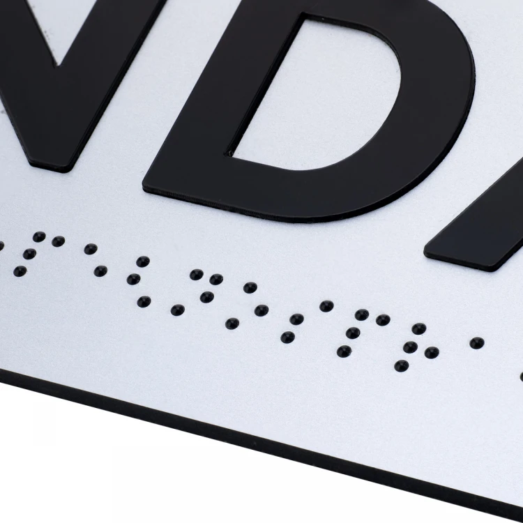 Tabliczka z wypukłymi literami i pismem Braille'a - Winda dla niepełnosprawnych - laminat srebrny - wym. 250x160mm - TAB502