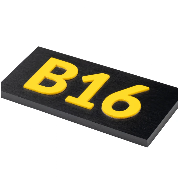 Tabliczki z numeracją na szafki, szuflady i drzwi - czarne PVC z wypukłymi literami - ND032 - wym. 55x25mm 