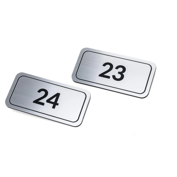 Tabliczki z numeracją na drzwi, szafki i szuflady - srebrny laminat grawerski - ND031 - wym. 70x35mm 