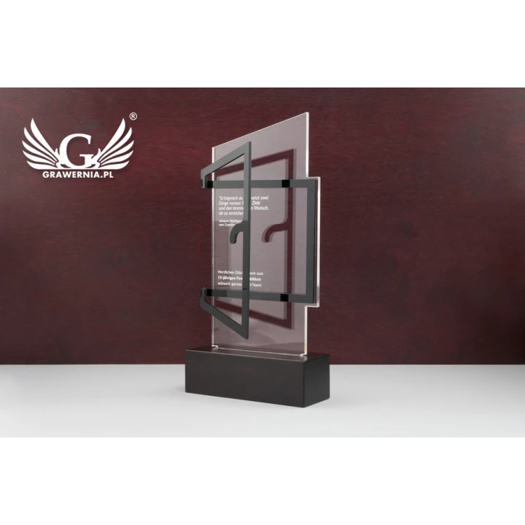Statuetka z plexi na drewnianym postumencie - Open - model DTA58 - wys. 25cm