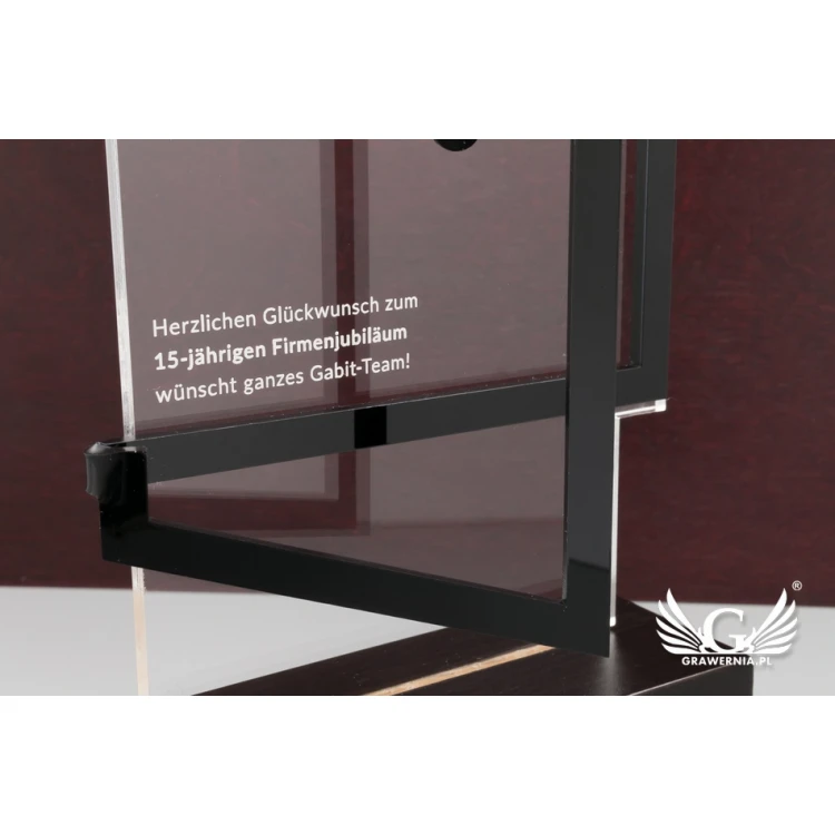 Statuetka z plexi na drewnianym postumencie - Open - model DTA58 - wys. 25cm
