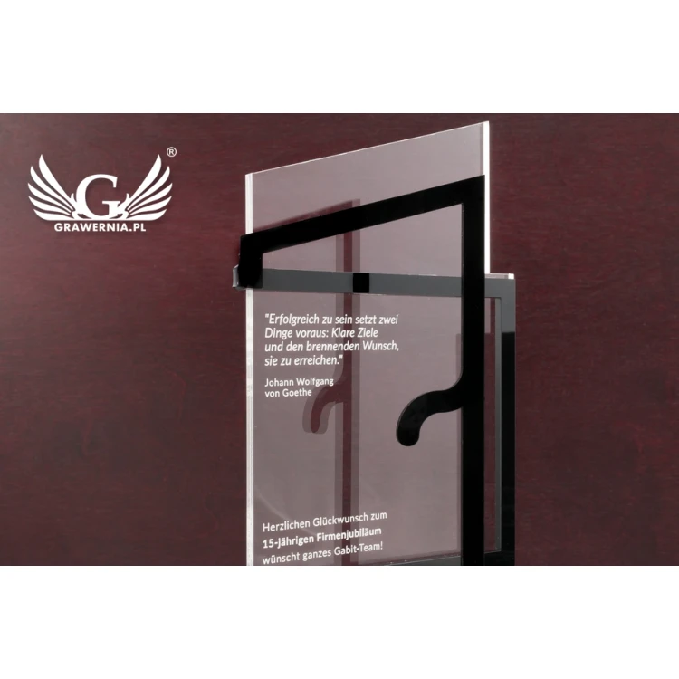 Statuetka z plexi na drewnianym postumencie - Open - model DTA58 - wys. 25cm