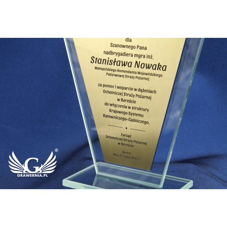 Trofeum szklane Ksanti z laminatem i wypukłym logotypem