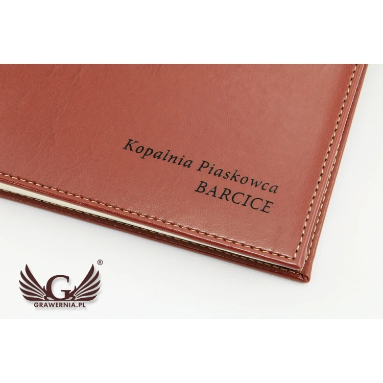 Usługa grawerowania kalendarzy personalizacja + logo firmy