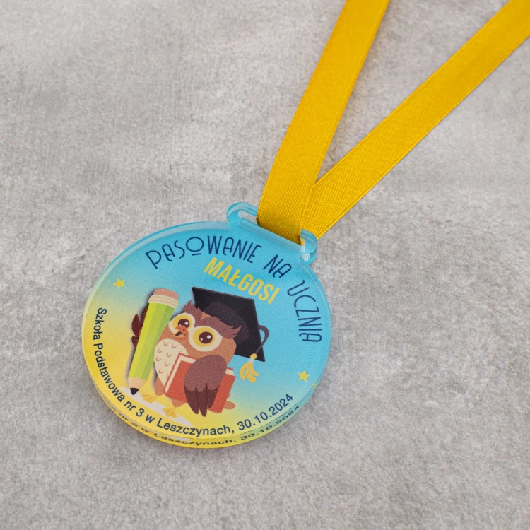 Medal pasowanie na ucznia - akryl transparentny gr. 5mm - śr. 60mm - MGR116