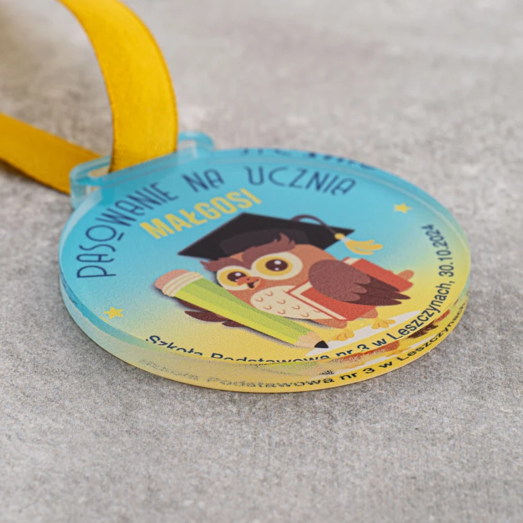 Medal pasowanie na ucznia - akryl transparentny gr. 5mm - śr. 60mm - MGR116