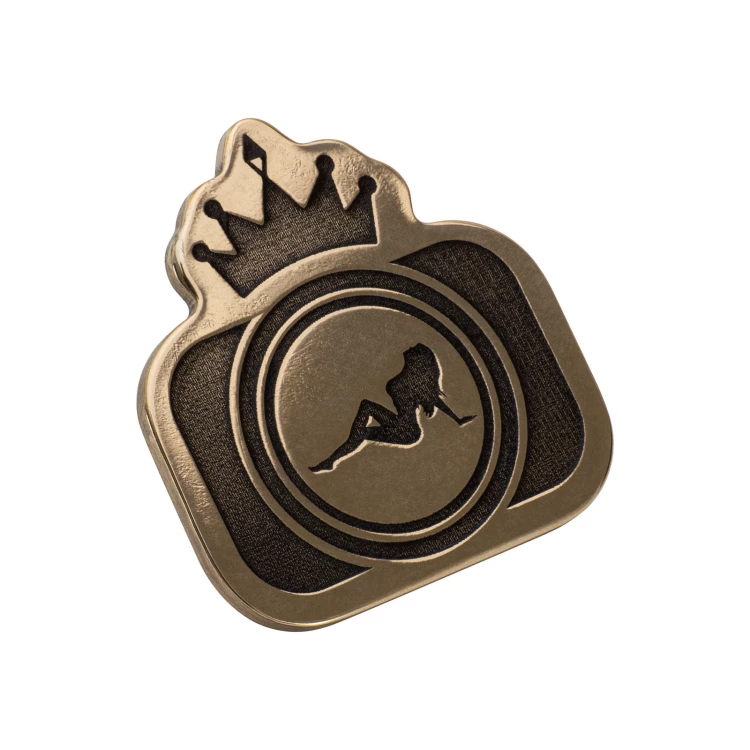 Pins z mosiądzu - grawer laserem - wym. 18x19 mm - PWD043