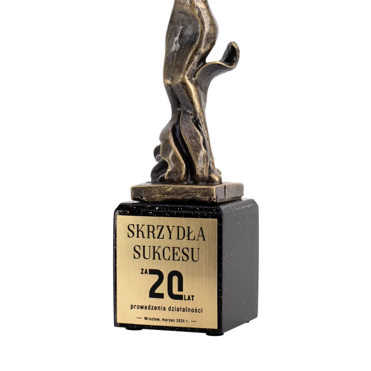 Statuetka Skrzydła sukcesu - odlewana Twoim z grawerem - wys. 30 cm - FOL070