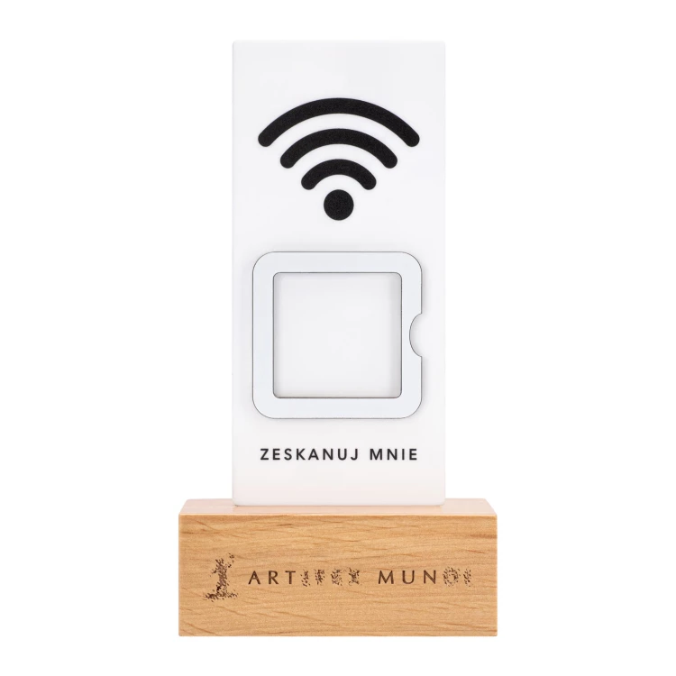 Stojak WiFi z kodem QR - biały akryl na drewnianym postumencie - ST057