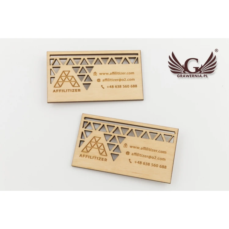 Wizytówki z drewna premium - lakierowane - grawerowane -  WZ024